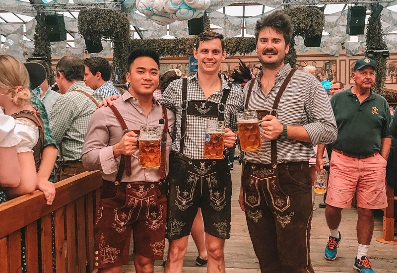 Lederhosen - biểu tượng trang phục truyền thống Đức nam giới